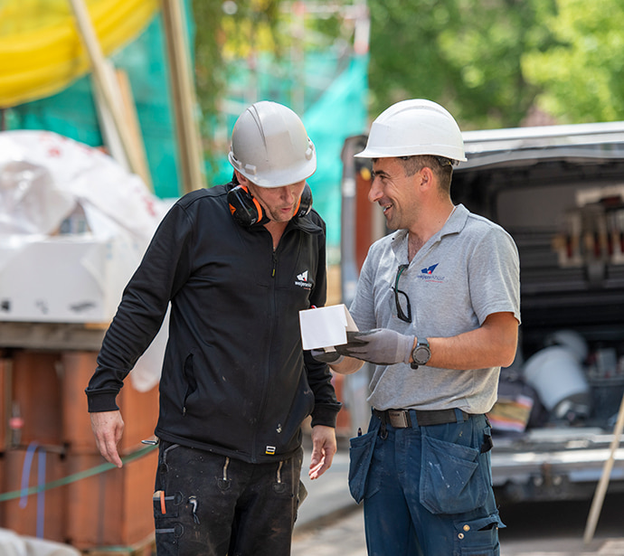Internationaal medewerkers werkend in de bouw